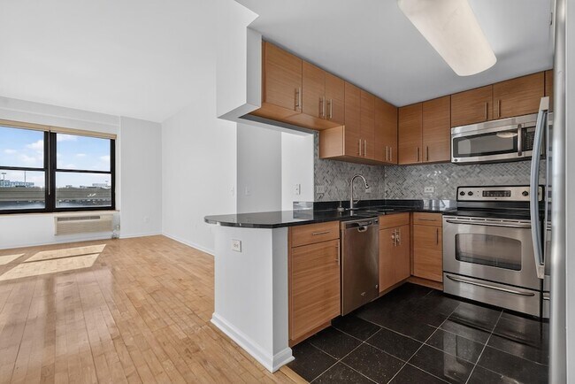 Building Photo - 102 Christopher Columbus Dr