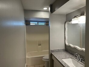 Building Photo - 7839 Vernwood St