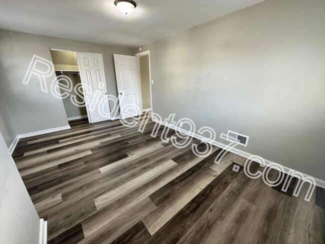 Building Photo - Spacious 3 Bed 2 bath Home