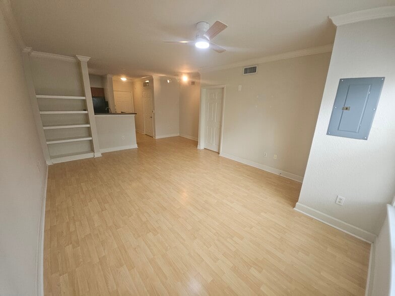 Building Photo - 202 E South St