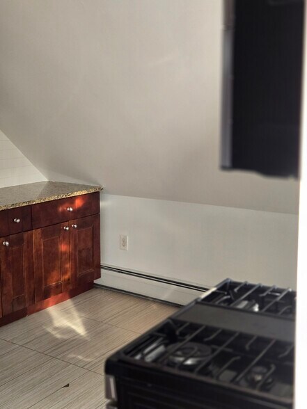 Building Photo - 316 Summer Ave