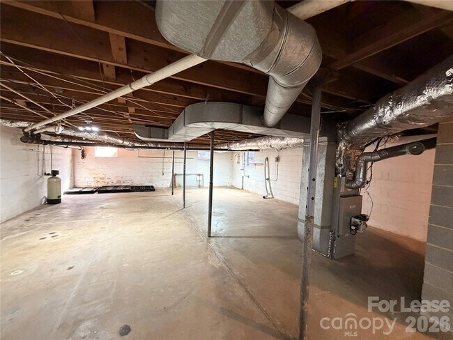 Building Photo - 2590 Otis Dellinger Rd
