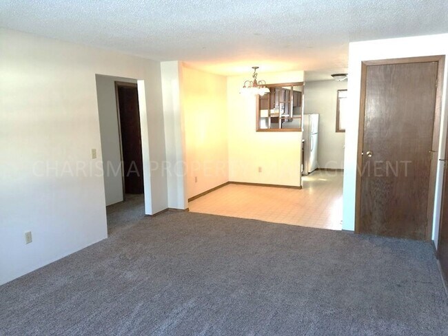 Building Photo - 2 BD - WHEN LOCATION, COMMUNITY AND PRICE MATTER...THIS IS THE PLACE FOR YOU!