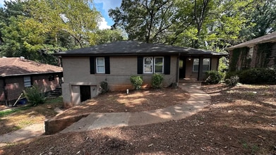 Building Photo - 4 bedrooms & 3 bath in Decatur!