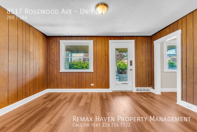 Building Photo - 8517 Rosewood Ave