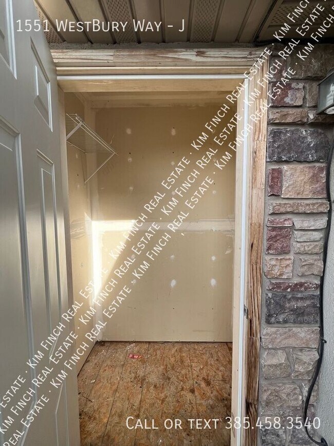 Building Photo - 1551 Westbury Way