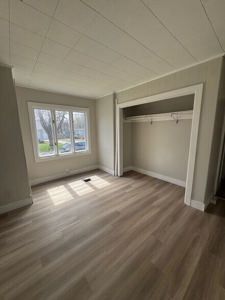 Building Photo - 15 Moody St