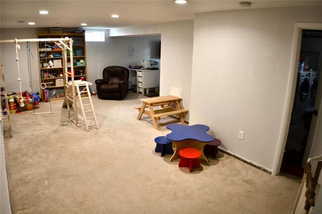 Building Photo - 34 Arbor Springs