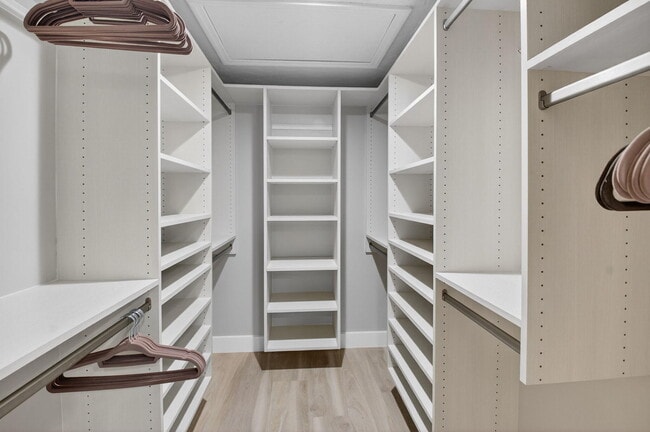 Building Photo - 7455 Glendevon Ln