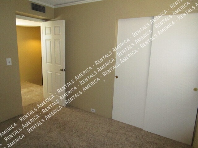 Building Photo - 711 E North Ln