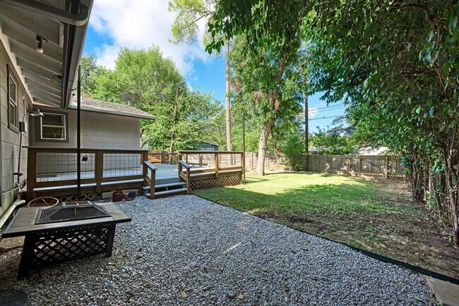 Building Photo - 2508 East Side Dr