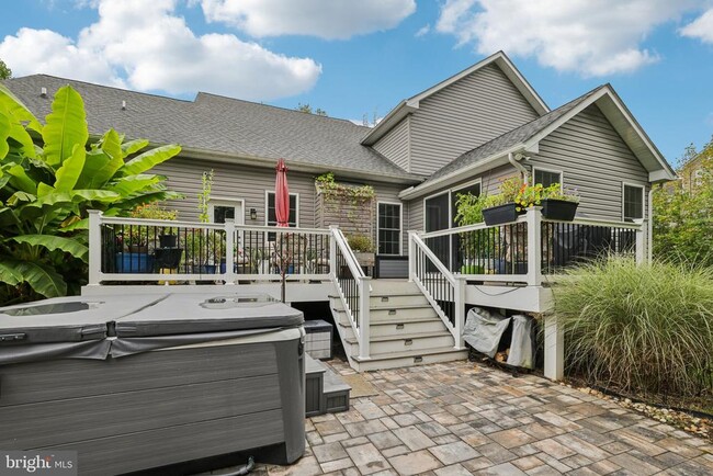 Building Photo - 303 Bonheur Ave