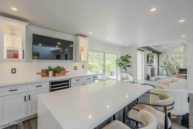 Building Photo - 7322 E Sierra Vista Dr