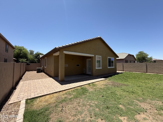 Building Photo - 888 E Aberdeen Dr