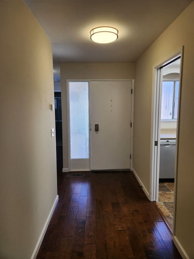 Building Photo - Very nice 2 Bd, 2 Bath Triplex w/yard in OAKMONT - Oakmont is a senior community.