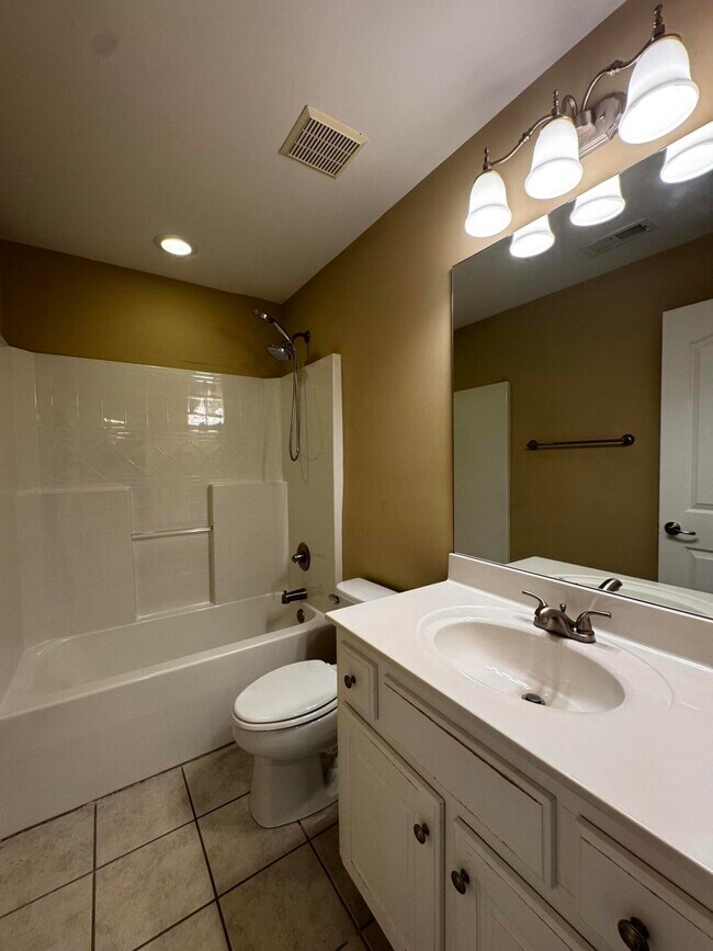 Building Photo - 3120 Hemingway Ln