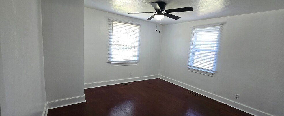 Building Photo - 818 Coolidge St