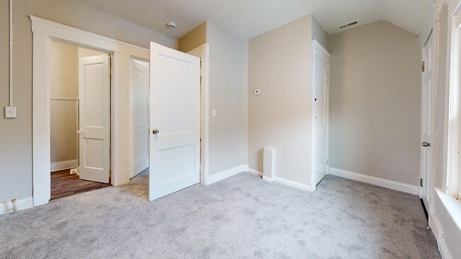 Building Photo - Old Brooklyn - 4 Bedroom Single Family Home