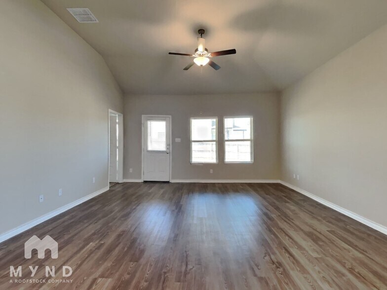 Building Photo - 6327 Sycamore Run