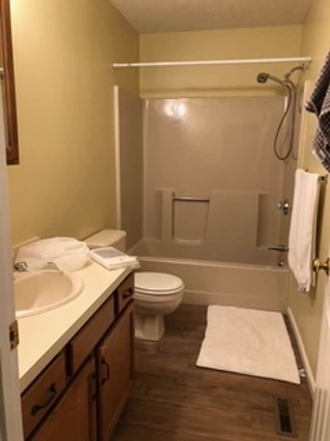 Building Photo - Renovated Townhome in Prime Location