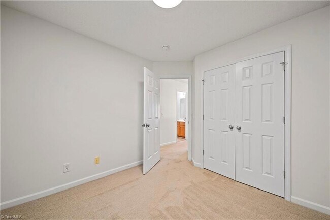 Building Photo - 4 Dunlevy Way