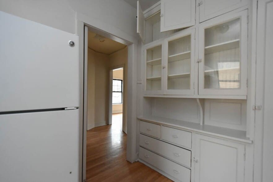 Building Photo - 805 Dempster St