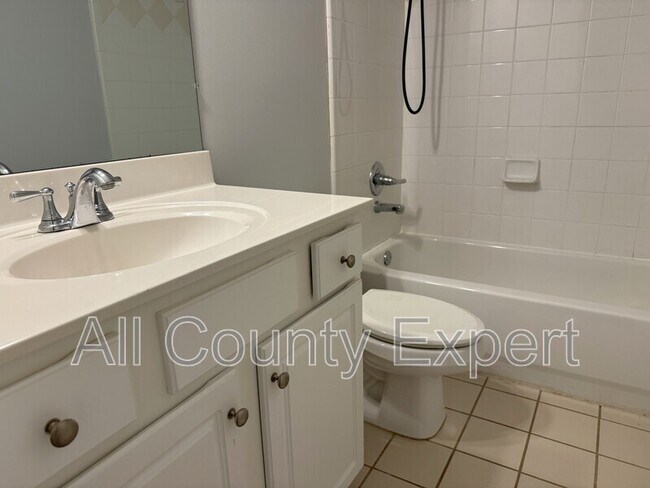 Building Photo - 871 Lenox Ct NE