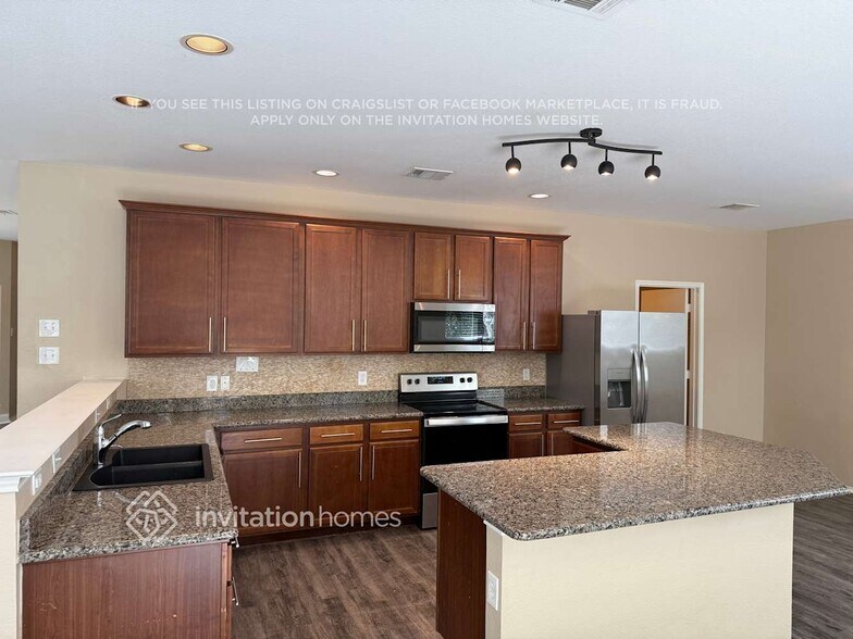 Building Photo - 8441 Shallow Creek Dr