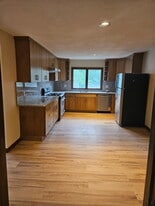 Building Photo - 54 Pleasant St