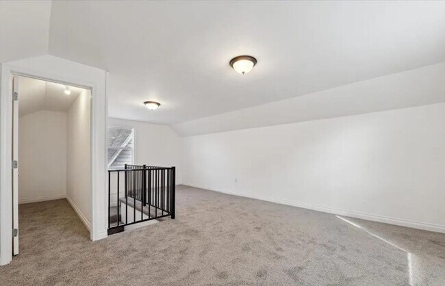 Building Photo - Beautiful 3 bedroom/1 bath Brick Bungalow - Now Available!