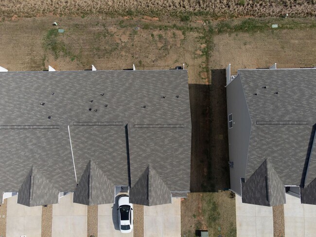 Building Photo - 3 Bed 2.5 Bath Townhome, END UNIT WITH PRIVATE BACKYARD! PRICE REDUCTION!