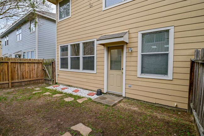 Building Photo - 16827 Bellmoor Ln