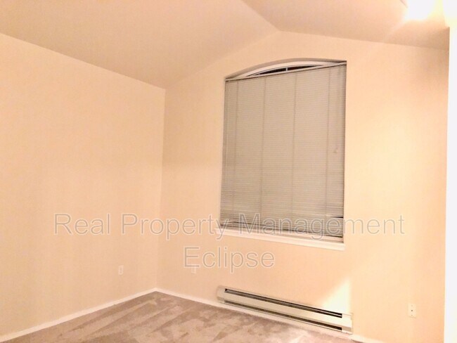 Building Photo - 16125 Juanita Woodinville Way NE