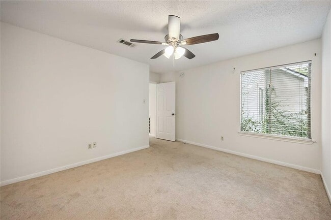 Building Photo - 12800 Briar Forest Dr