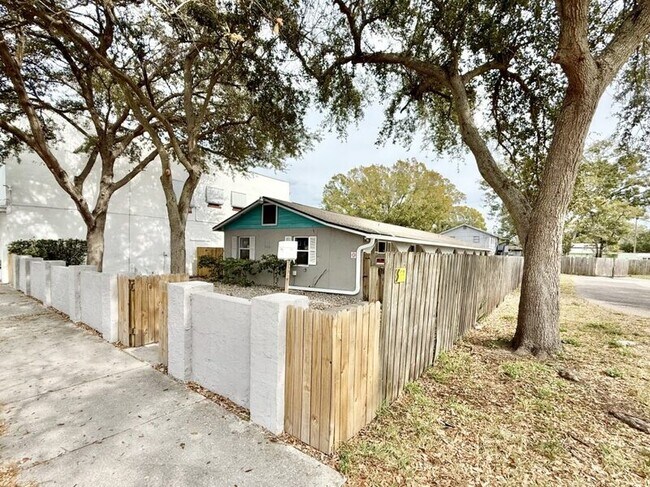 Building Photo - 932 22nd St S