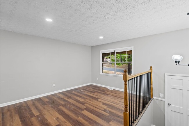 Building Photo - 3100 Fern Valley Dr SW