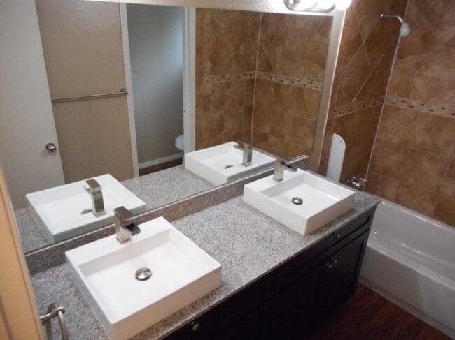 Building Photo - 3106 Cedar St