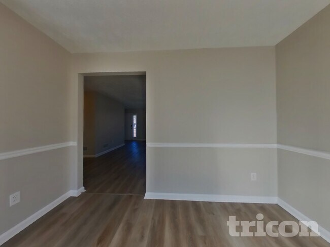 Building Photo - 2492 Feathertree Ln