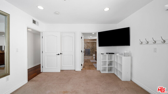 Building Photo - 1146 Hacienda Pl