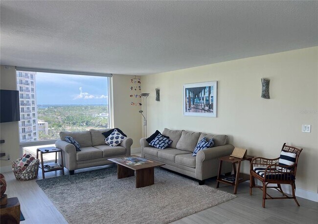 Building Photo - 2425 Gulf of Mexico Dr