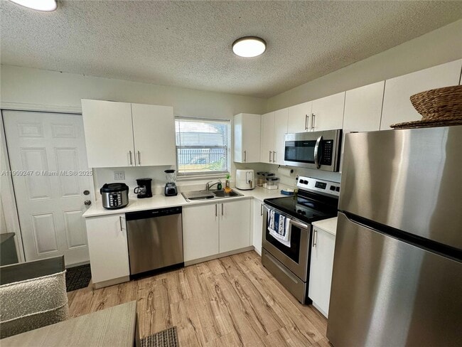 Building Photo - 6040 SW 35th St