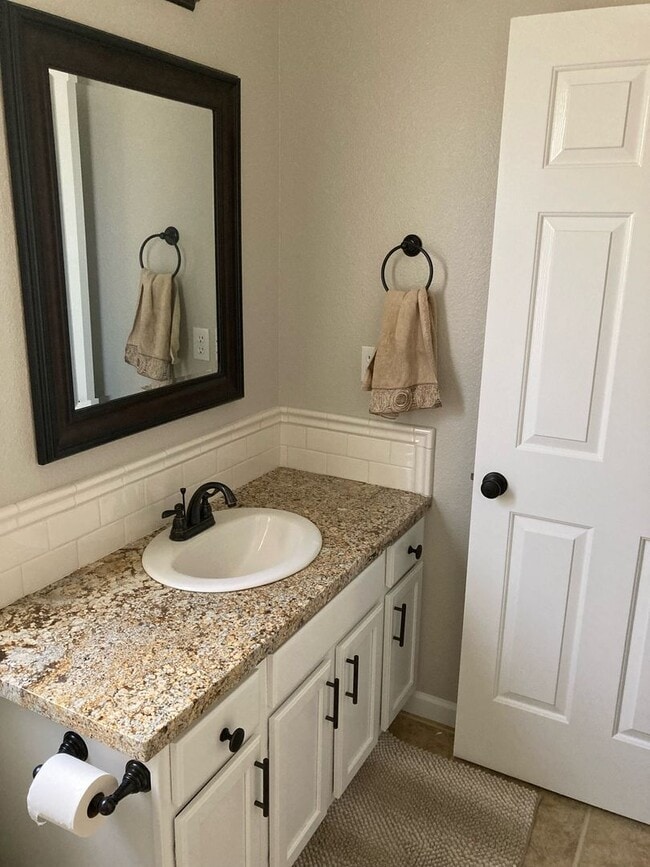 Building Photo - Charming 3 bedroom 2 bathroom home located...