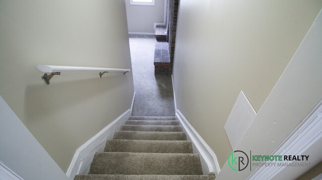 Building Photo - 125 Teakwood Ln