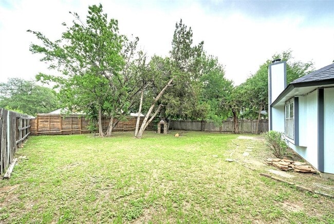 Building Photo - 702 Twin Oak Trail