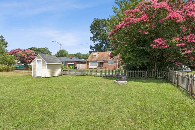 Building Photo - Updated ranch in Portsmouth!