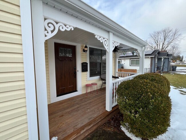 Building Photo - Fantastic 3 bedroom 2 bathroom single family home Johnstown