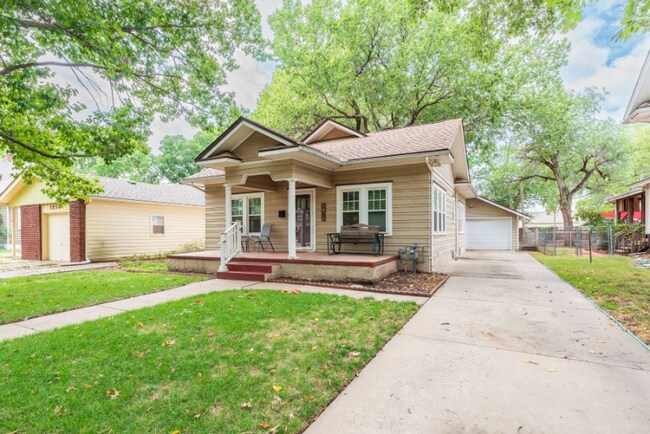 Building Photo - 1221 N Perry Ave