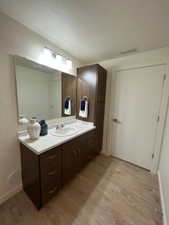 Building Photo - 4715 Lexington sky lane