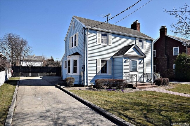 Building Photo - 27 N Lewis Pl