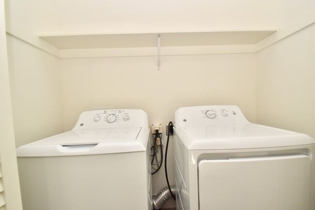 Building Photo - 1 Bedroom/1 Bathroom/Parking/ ADA Accessible in Modern Building